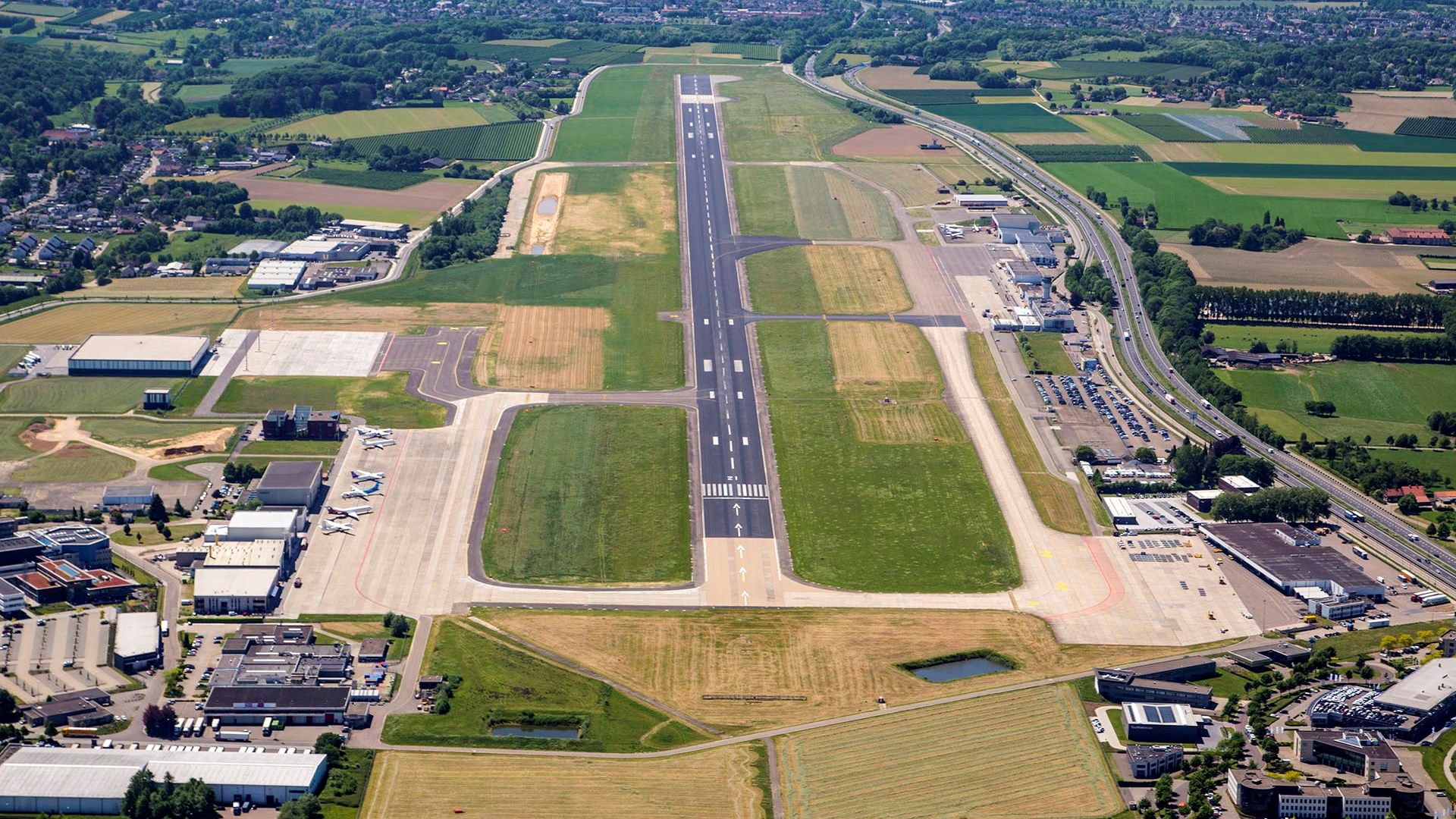 Renovatie start- en landingsbaan Maastricht Aachen Airport