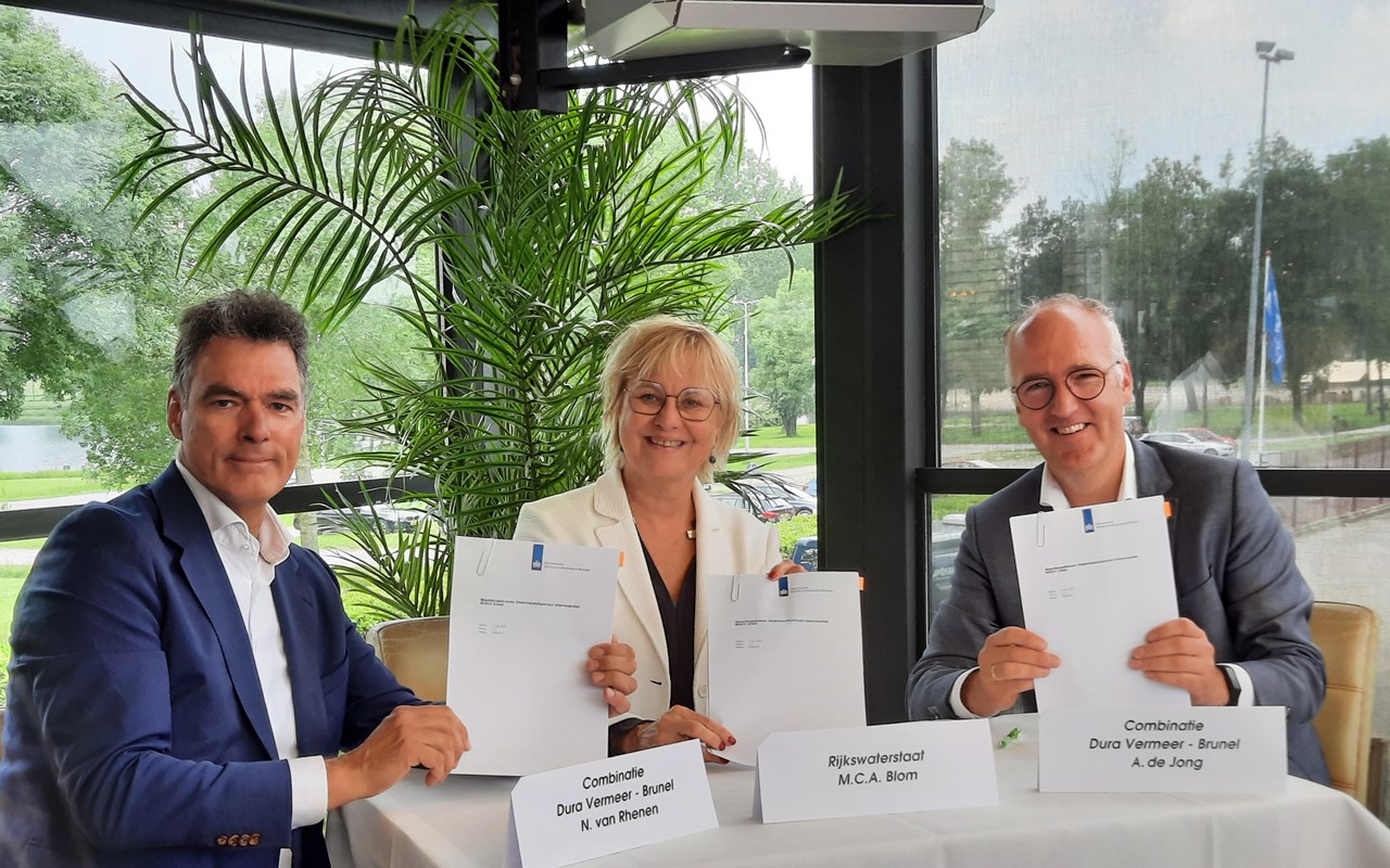 Contractondertekening beheer en onderhoud Uiterwaarden Rijn en Maas