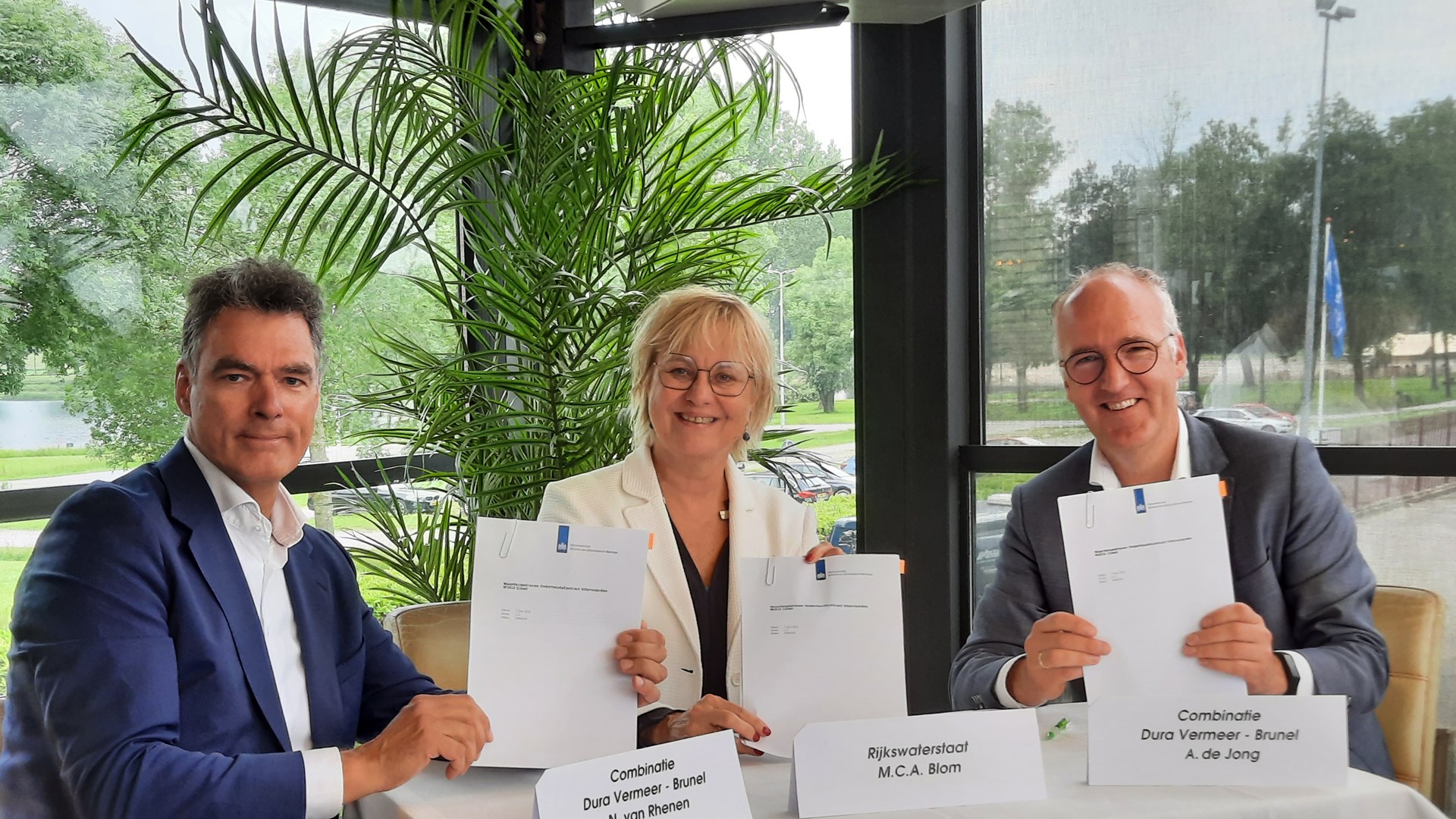 Contractondertekening beheer en onderhoud Uiterwaarden Rijn en Maas